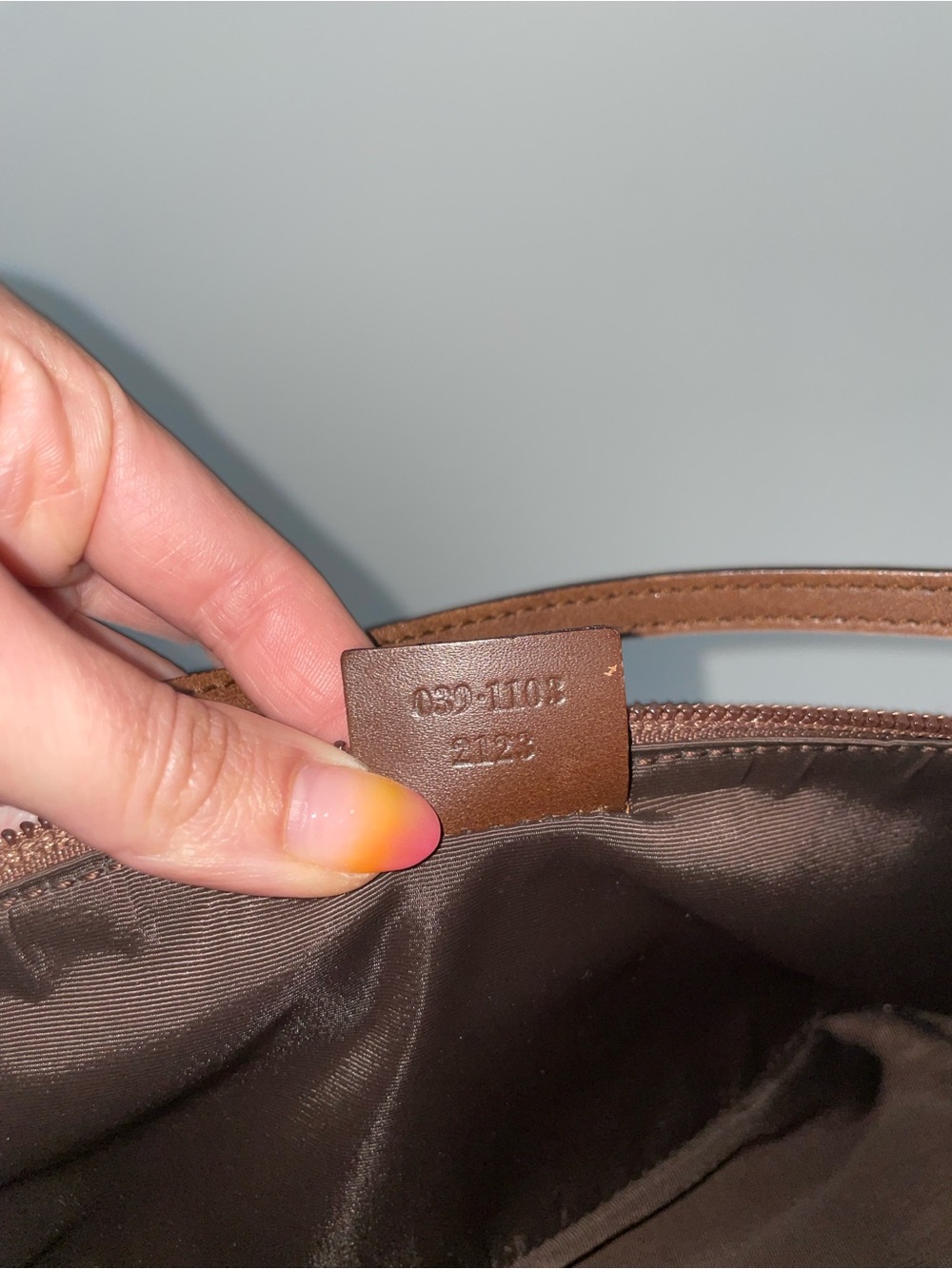 Authentic Vintage Gucci Brown GG Canvas Top-Handle Pouch with Tan Monogram - Picture 8 of 12